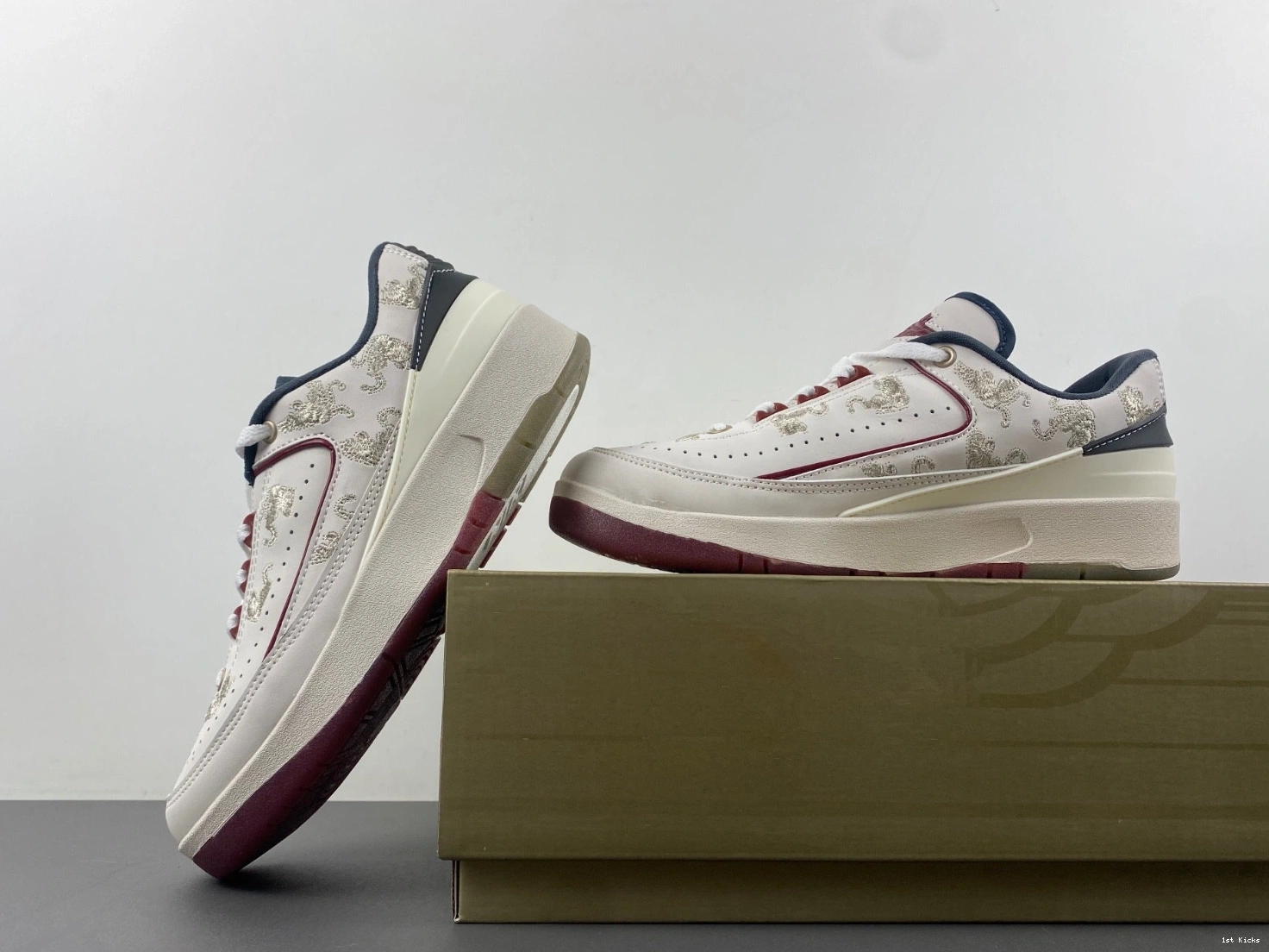 - Dragon the Retro 2 of Jordan Low Men's Year FJ3468-100 0217